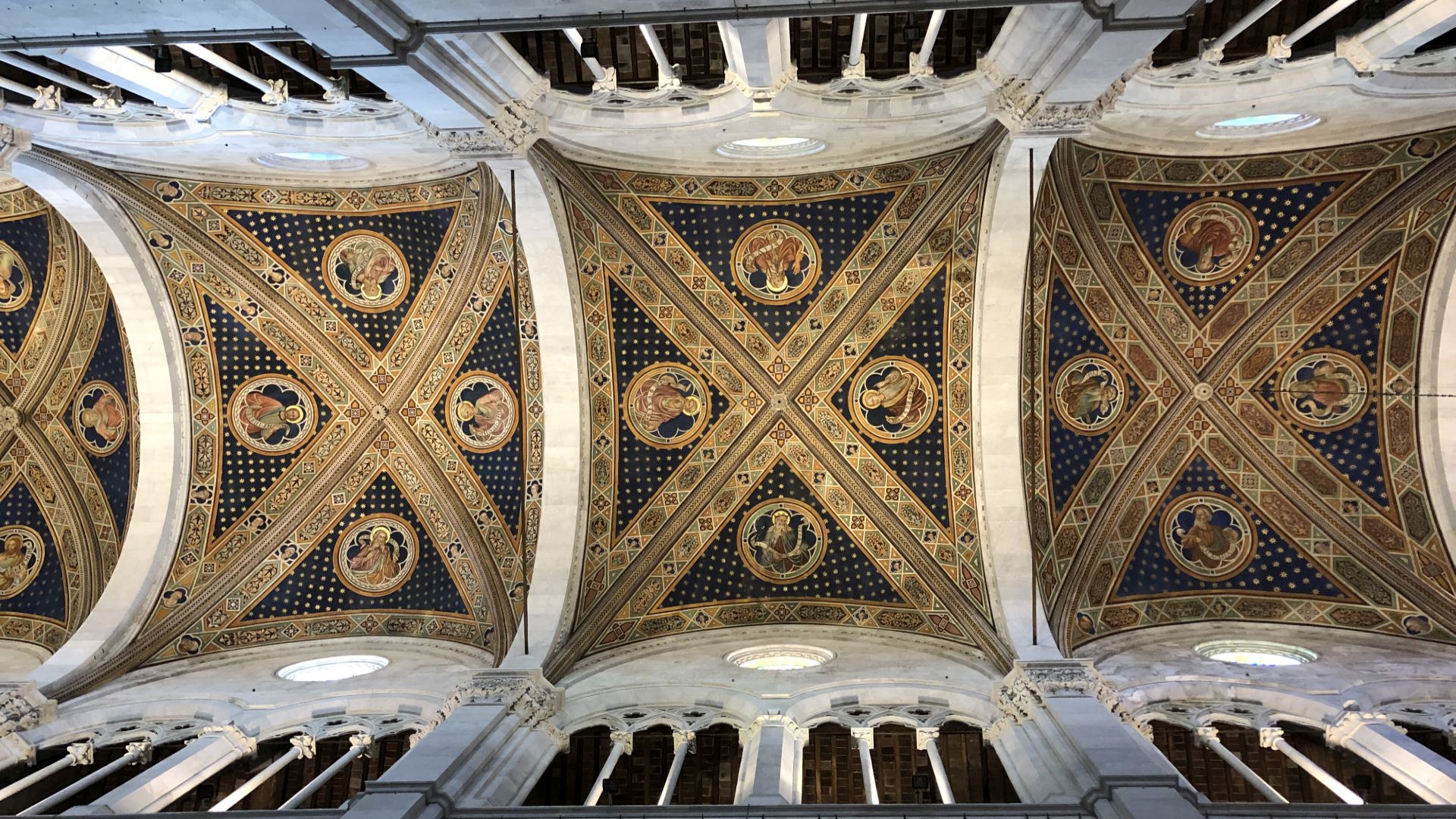 plafond peint à fresque de la cathédrale de lucca