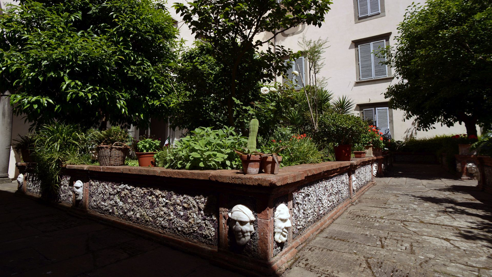 giardino del Palazzo Massoni a Lucca