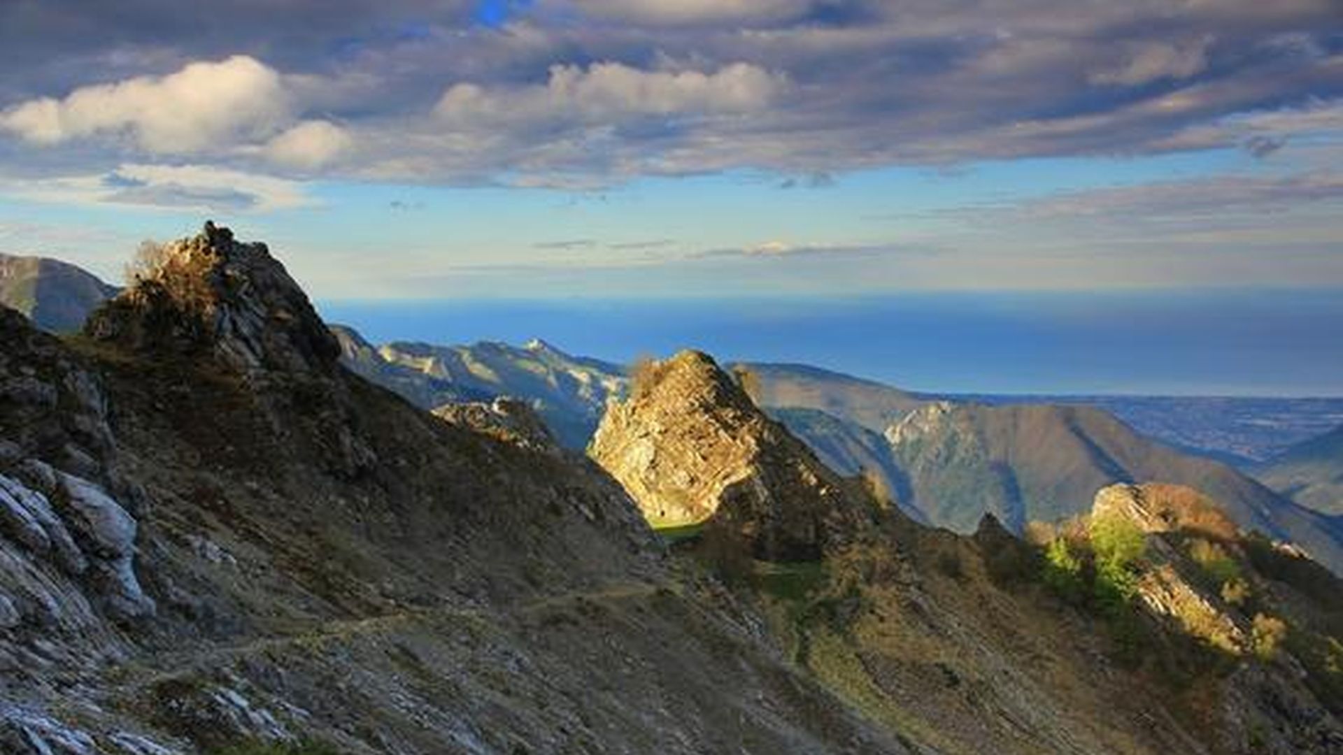 Cost della Versila vista dalle Alpi Apuane