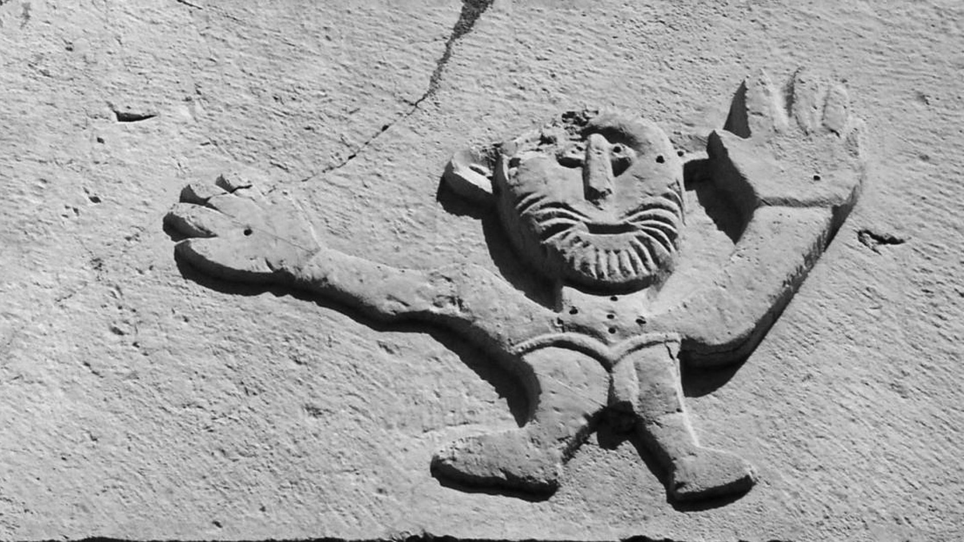 the Brancolino figure on the parish church of san Giorgio in Brancoli