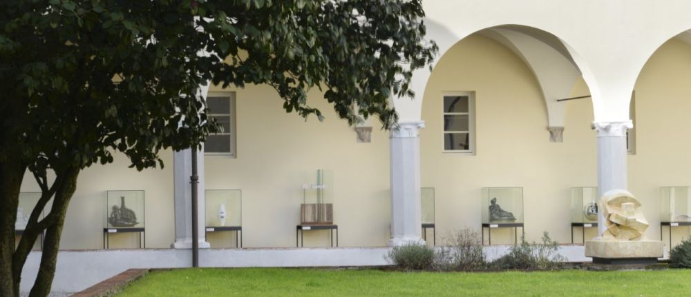 atrium of the clister san Micheletto, now seat of te Fondazione ragghianti