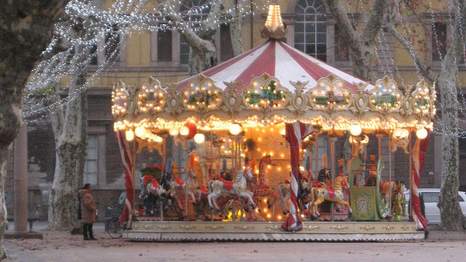 carousel in piazza napoleone in lucca