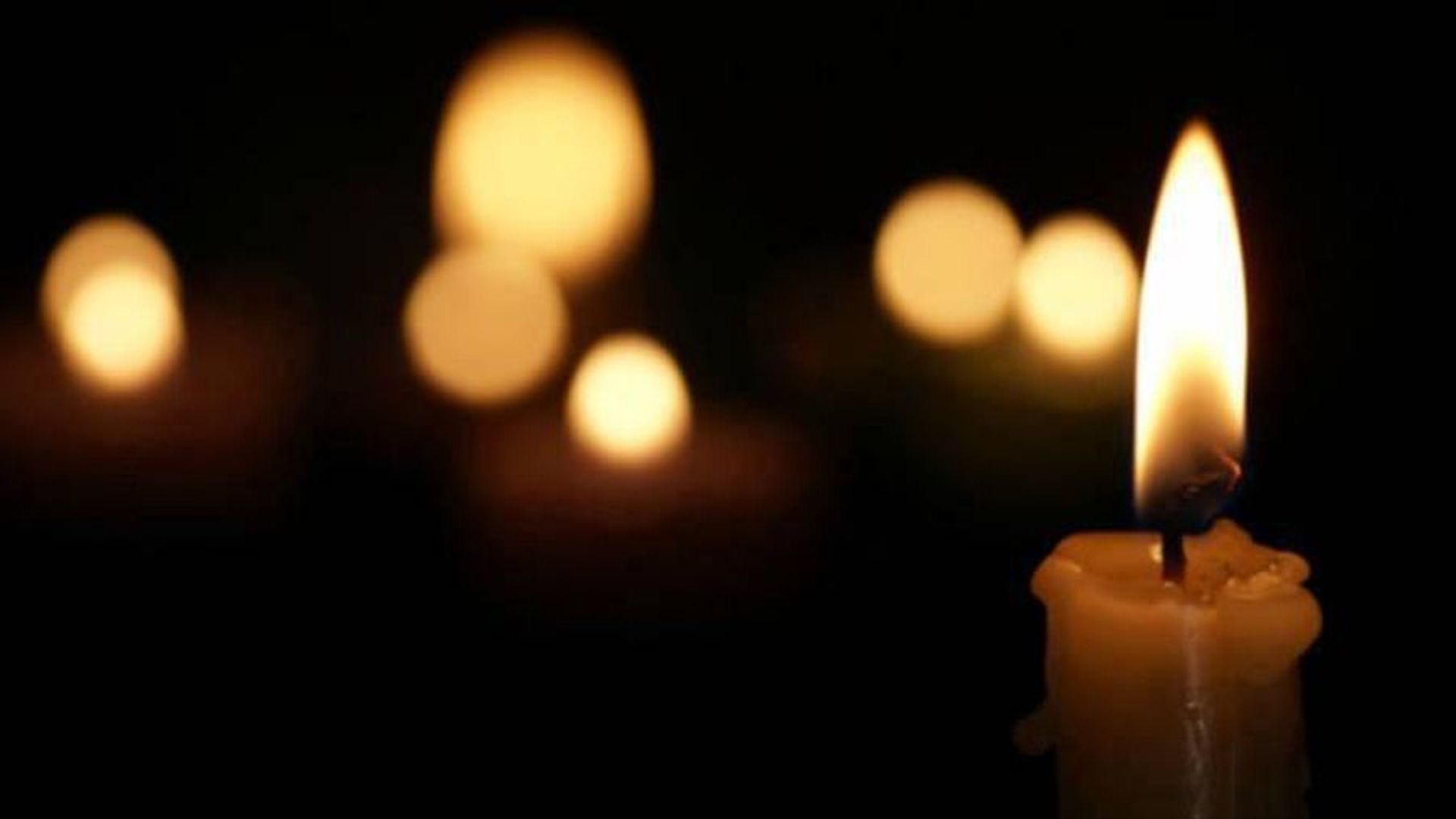 velas votivas para la santa cruz de Lucca en septiembre