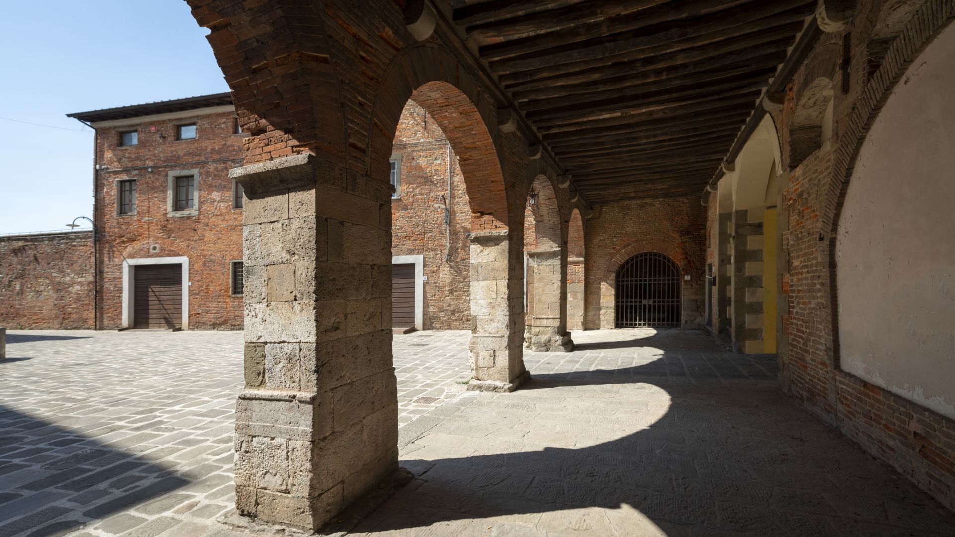 Cloîtres médiévaux à Altopascio