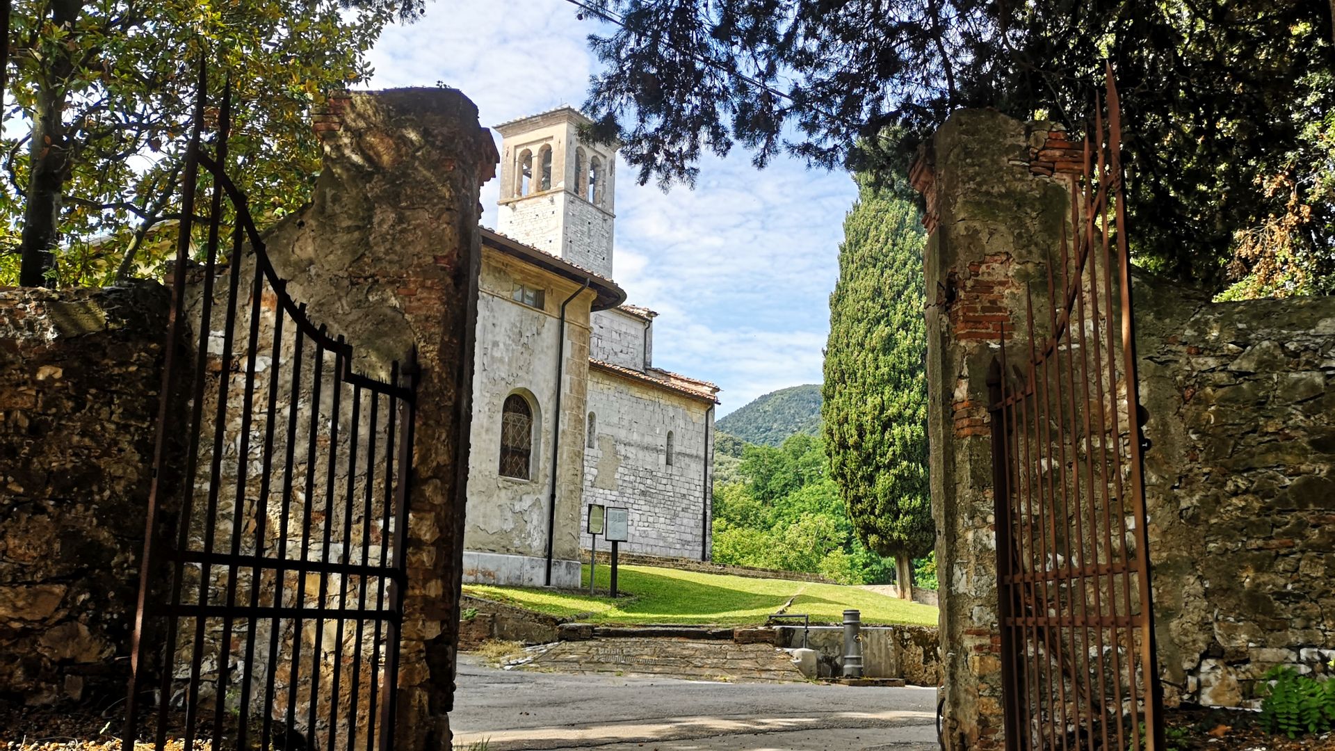 church sant'Andrea in Gattaiola