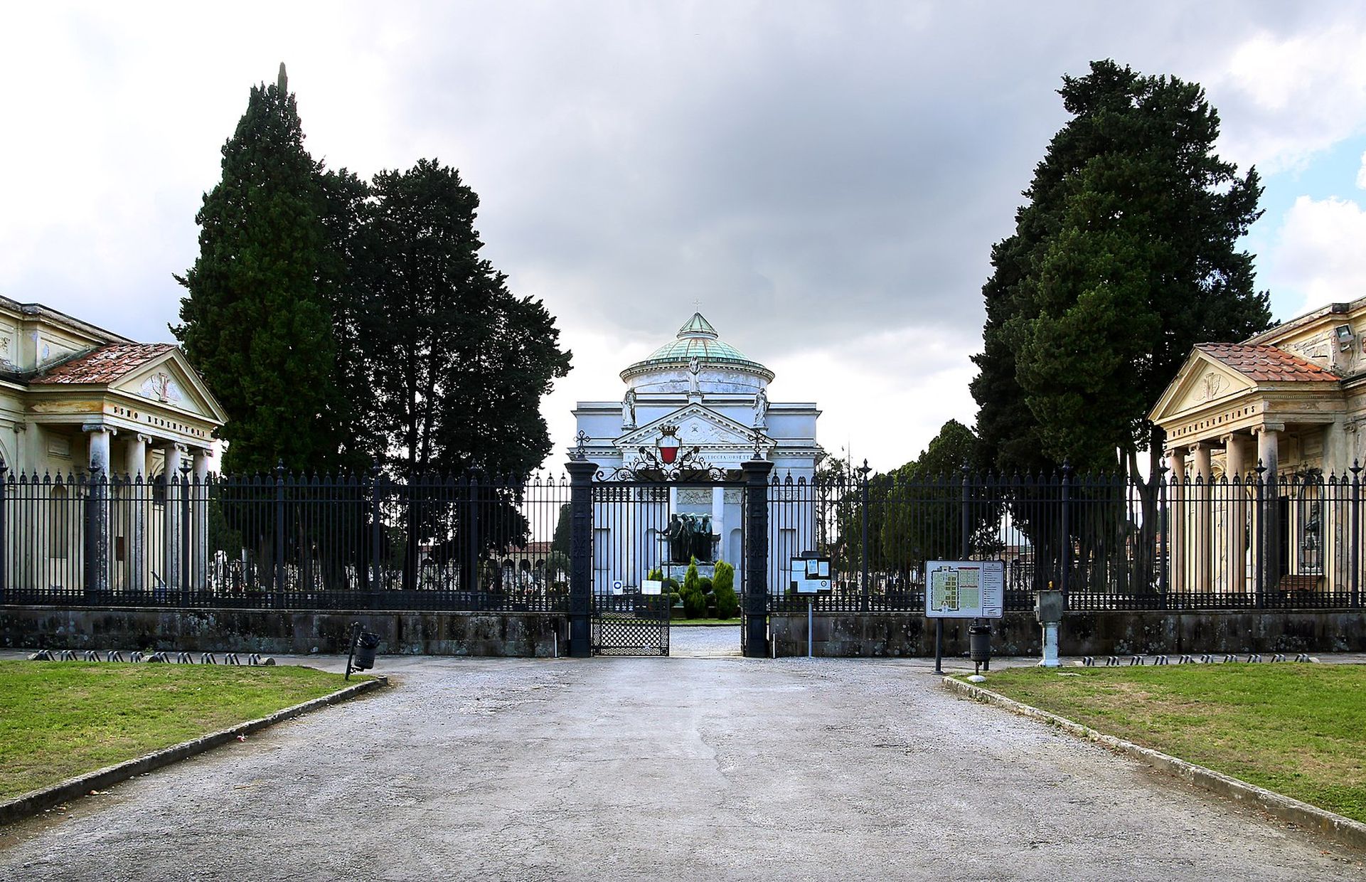 Lucca, cimitero urbano- foto di Di Sailko