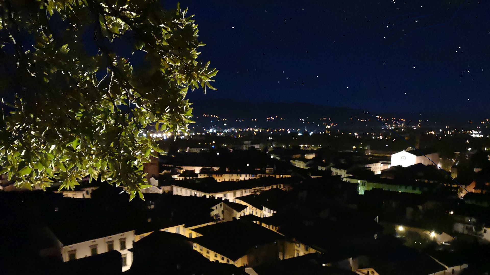 Lucca en la noche de la torre guinigi