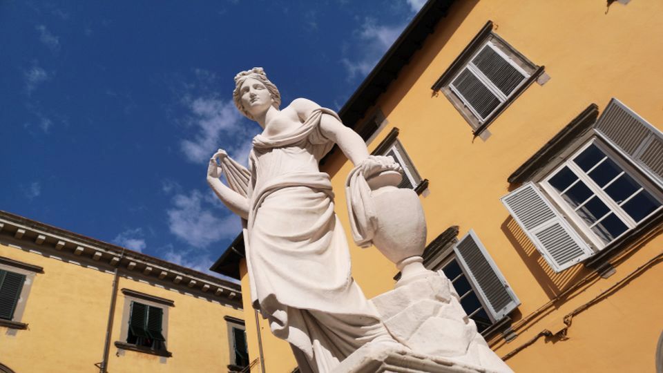 fontana della Naiade in piazza san Salvatore