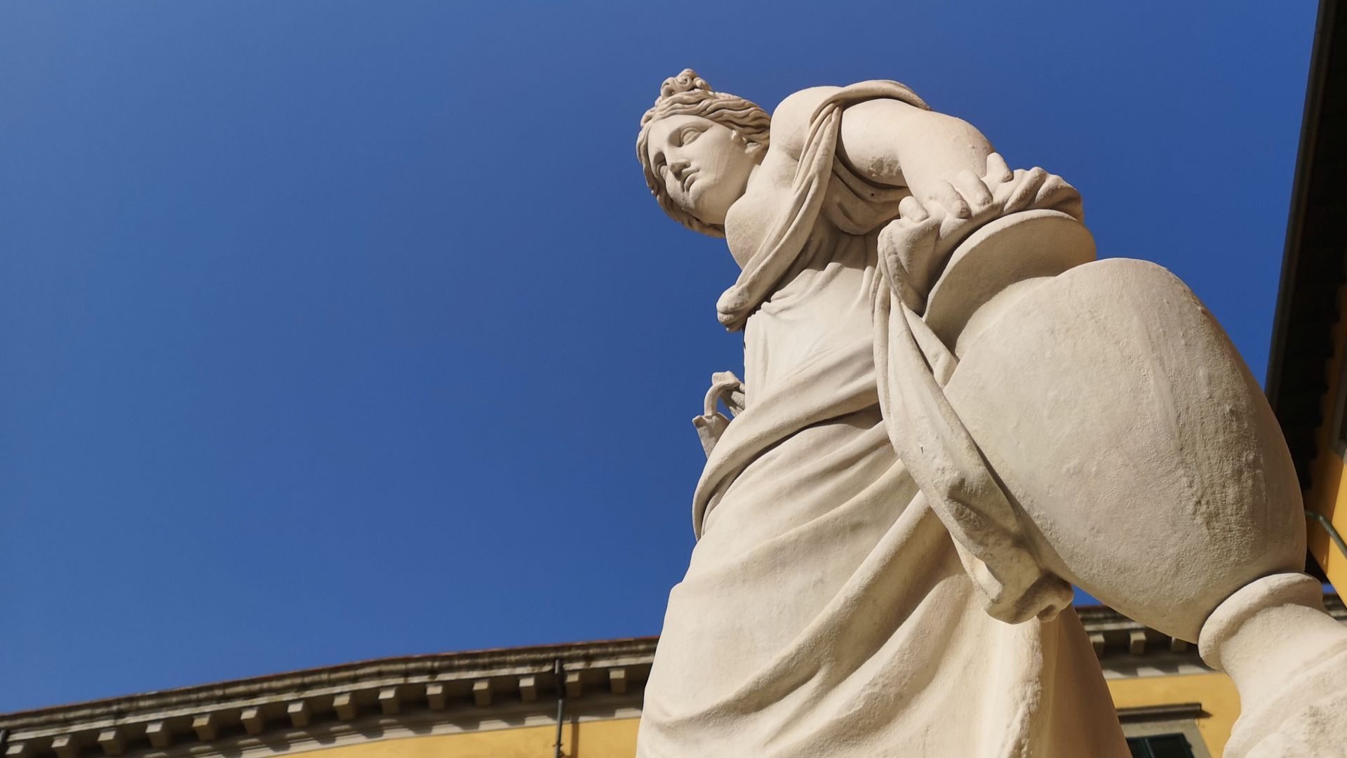 Eine Einladung nach Lucca Brunnen der Najade auf der Piazza San Salvatore in Lucca