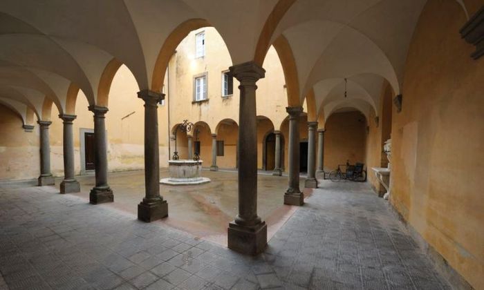 chiostro dell'ex ospedale psichiatrico di Maggiano