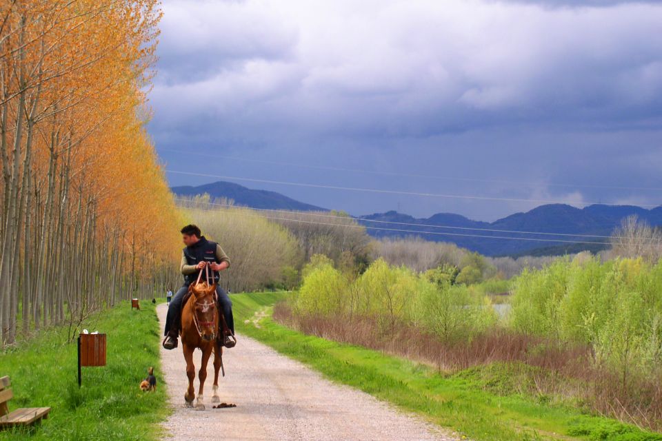 Reiten entlang des Serchio im Frühling