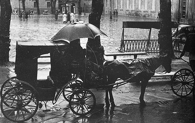 piazza napoleone in una foto di primi novecento