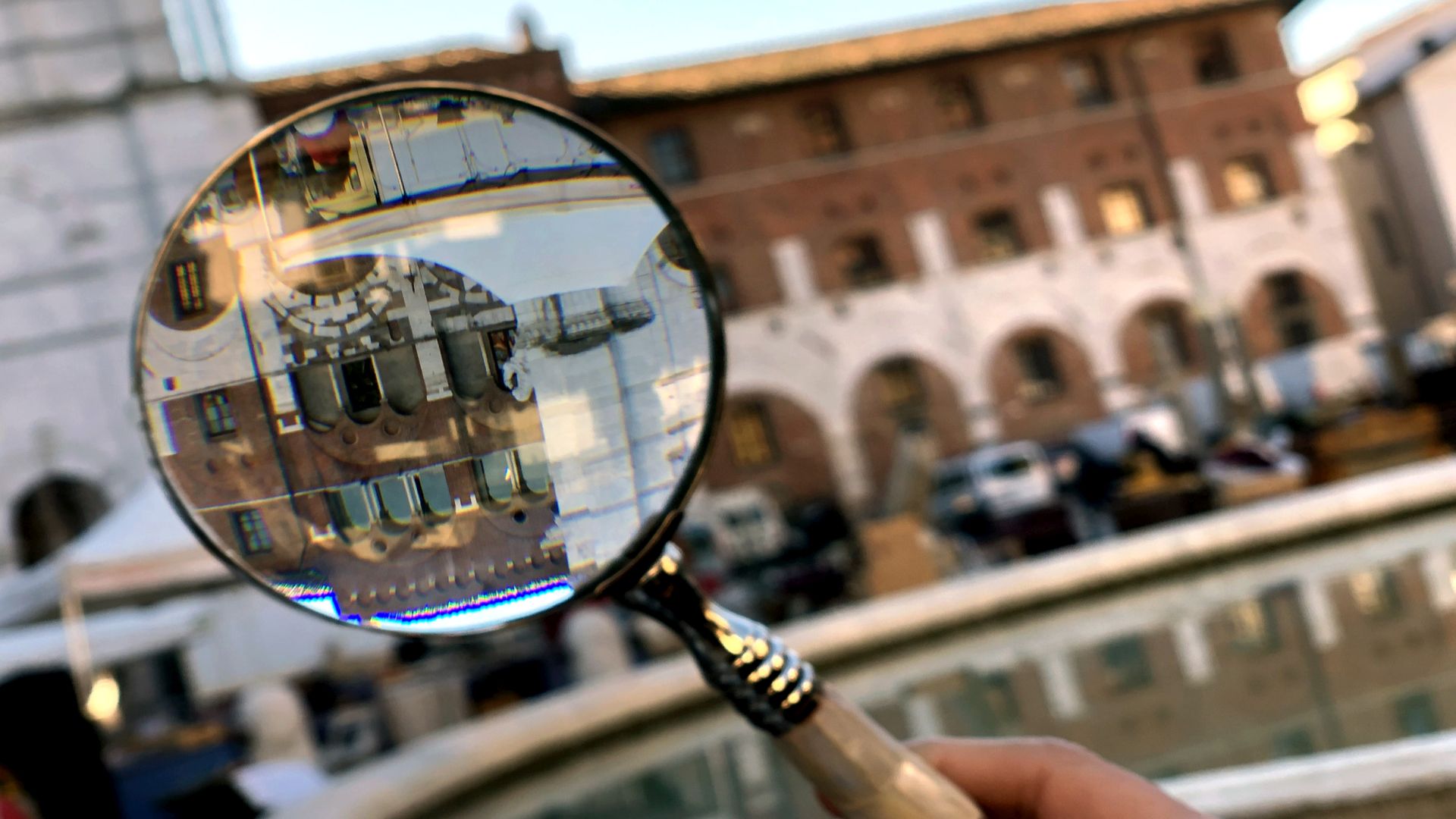 antiques market in Lucca