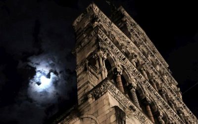 chiesa di san michele a lucca, di notte