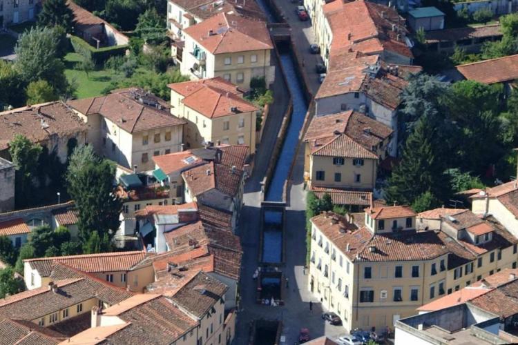 Via dei Fossi a Lucca