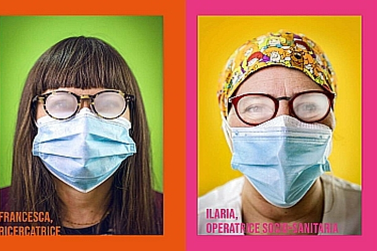 Foto di due donne con occhiali appannati e mascherina: la donna di sinistra è ricercatrice, la donna di destra è operatrice sanitaria