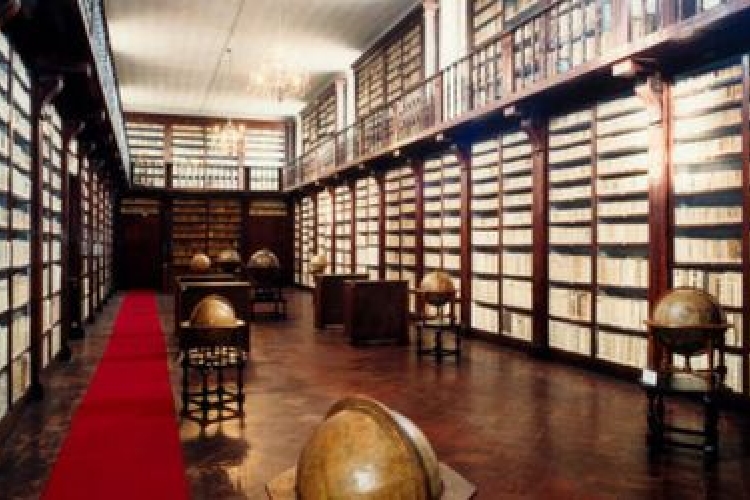 biblioteca statale di Lucca sala dei mappamondi