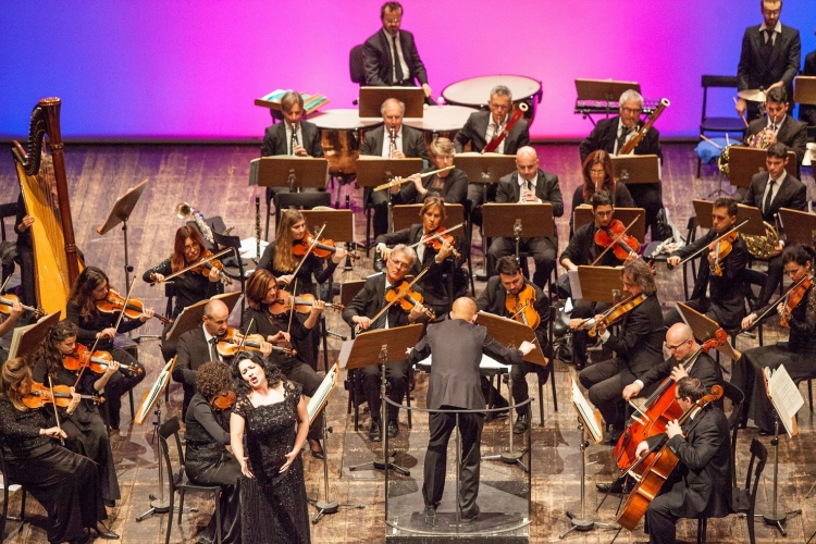 MÚSICA PARA FIESTAS AL TEATRO DEL GIGLIO DI LUCCA