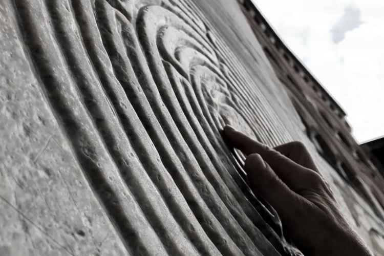 suivre le chemin du labyrinthe de Lucques