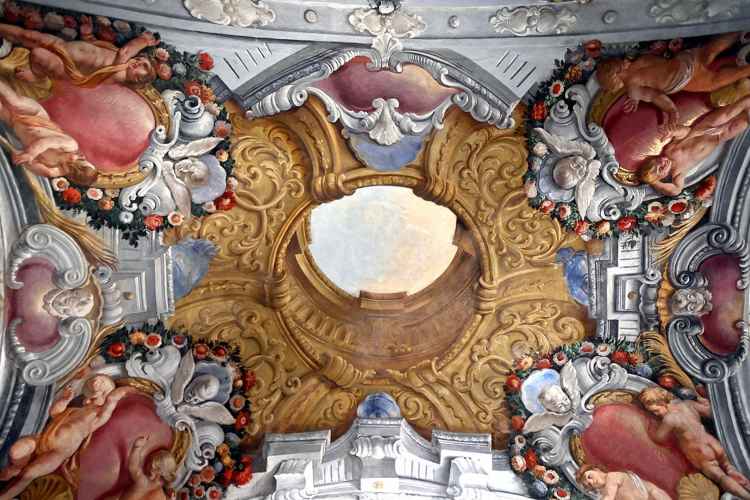 techo del oratorio de los ángeles guardianes de lucca