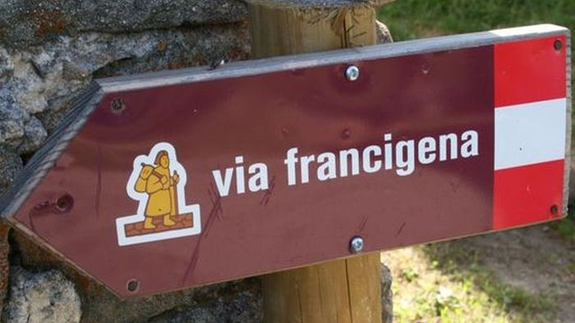 segnaletica lungo la via Francigena