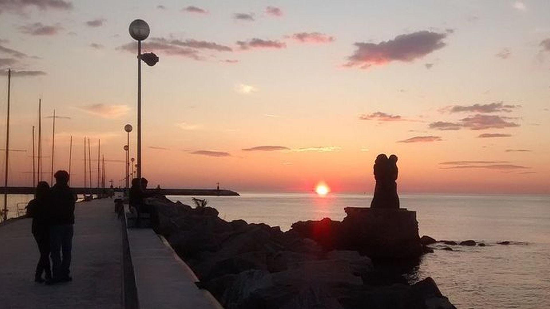 Tramonto al molo di viareggio